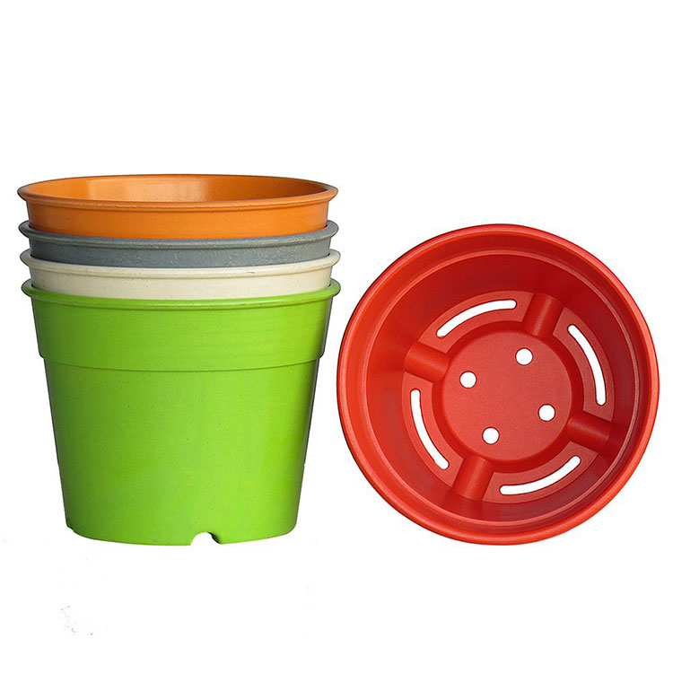 Como você faz orifícios de drenagem em vasos de flores?